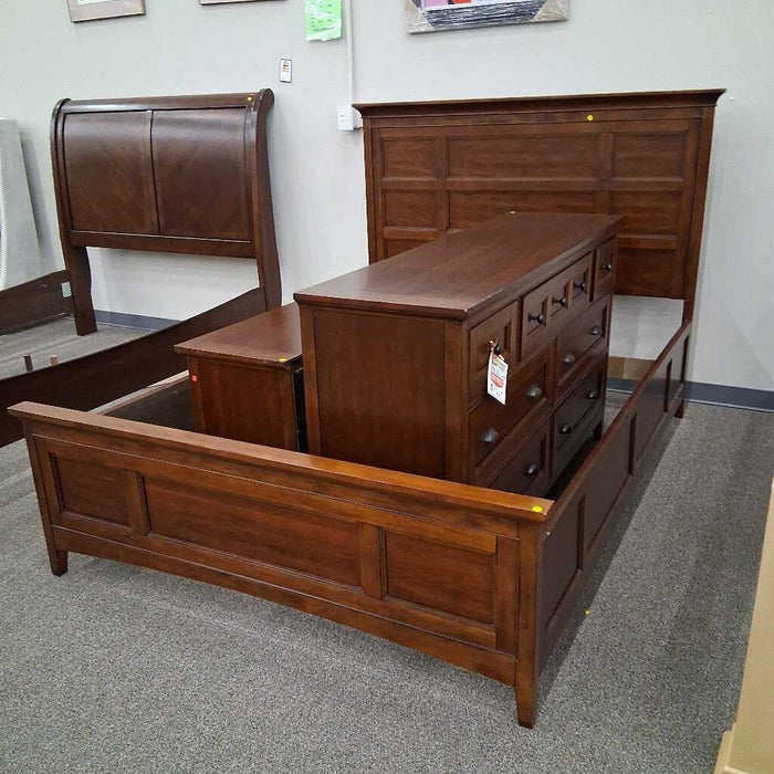 3pc. Queen "Harrison" Bed Set