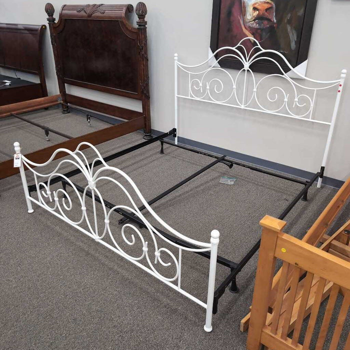 White Metal E.King Bed