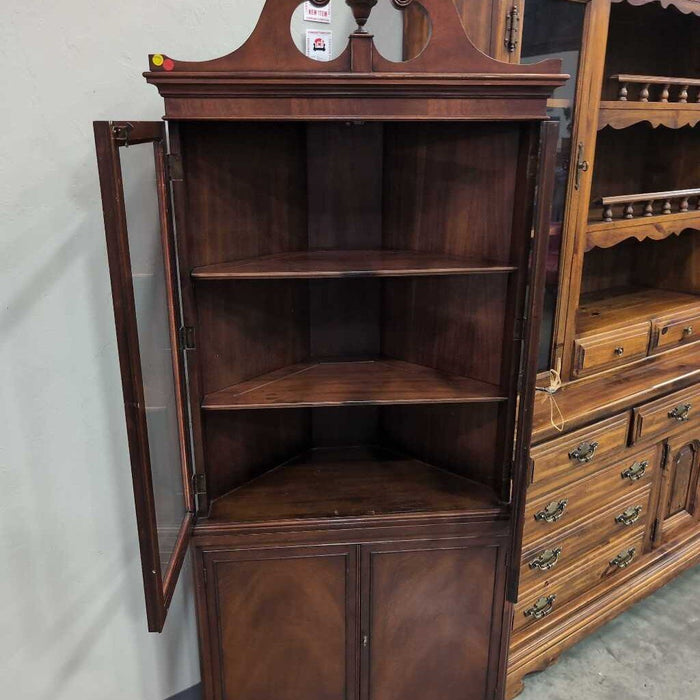 Corner Curio