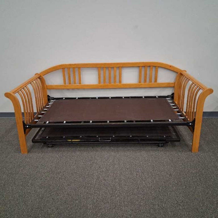 Twin Daybed w/ Trundle