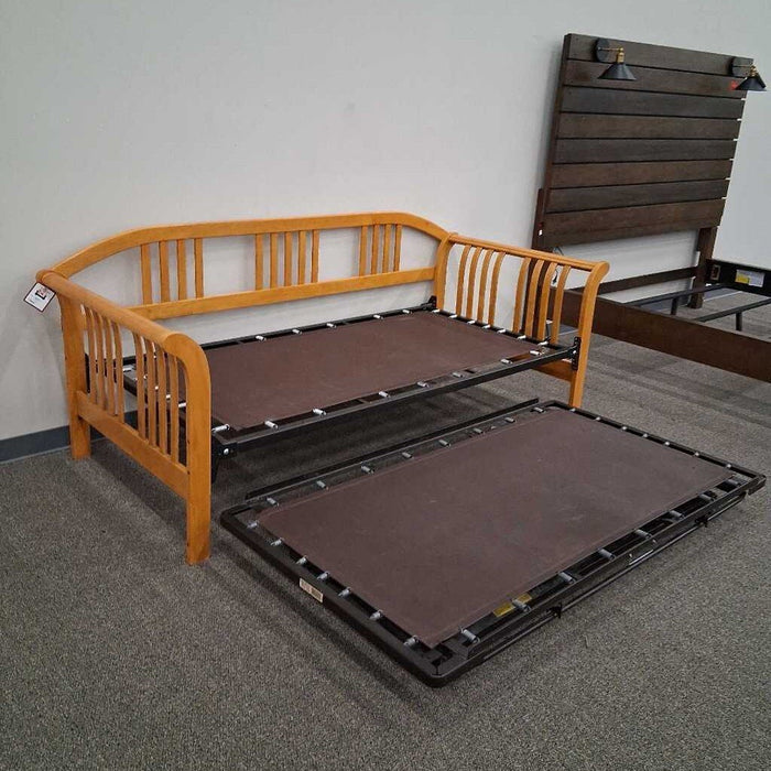 Twin Daybed w/ Trundle