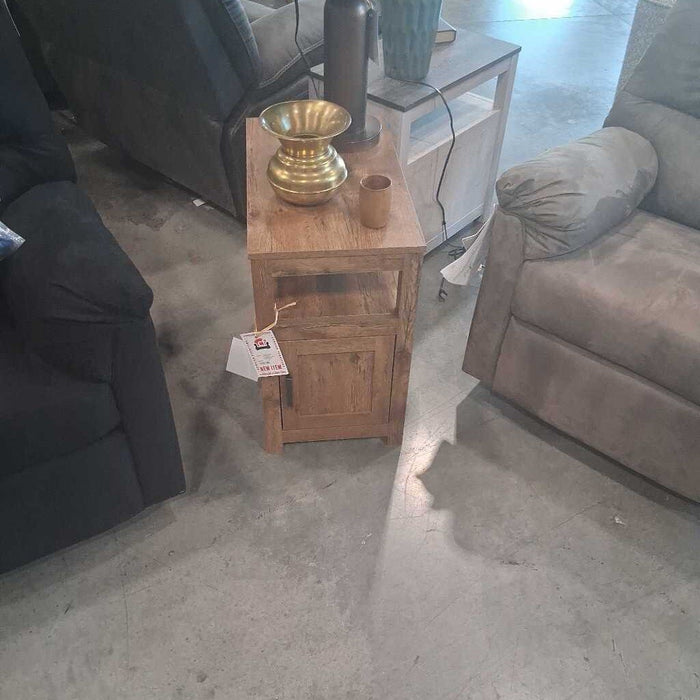 A T190-117 Fendenmore Side Table Brown