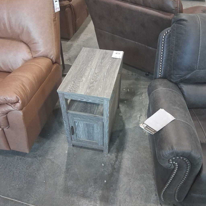 A T190-317 Fendenmore Side Table Gray