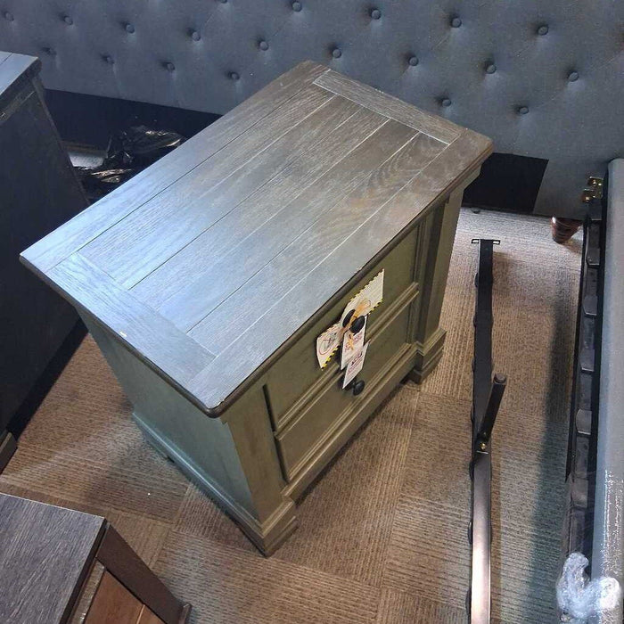 H 1518-4 Nightstand
