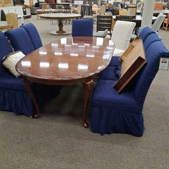 Qu.Anne Table w/ 8 BombayCo. Chairs