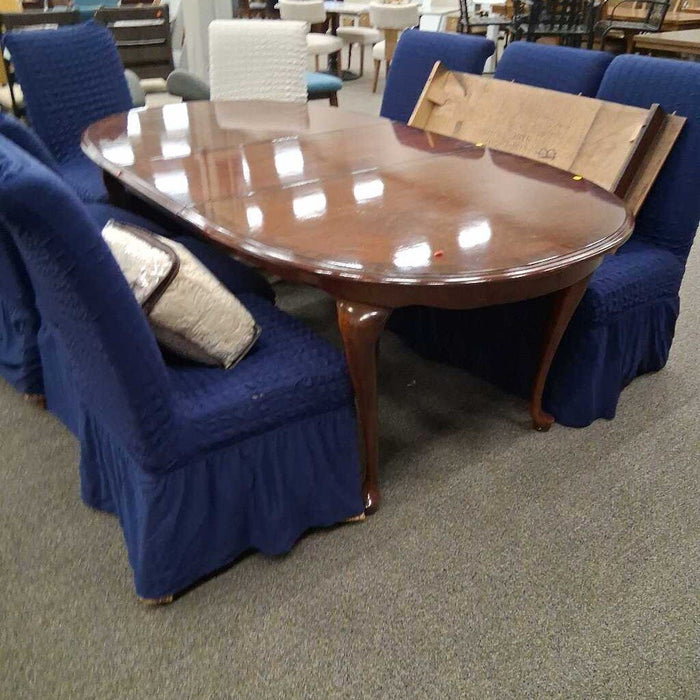 Qu.Anne Table w/ 8 BombayCo. Chairs