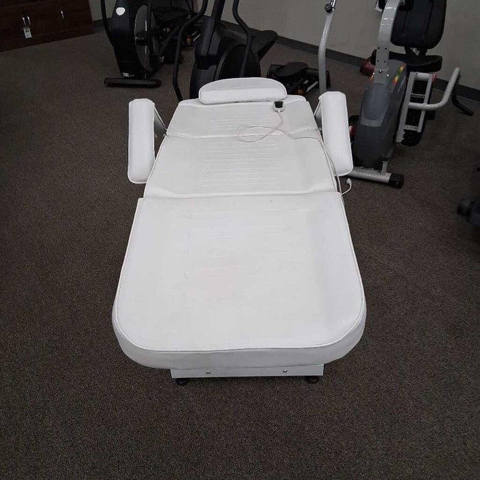 White Pwr Esthetician Chair