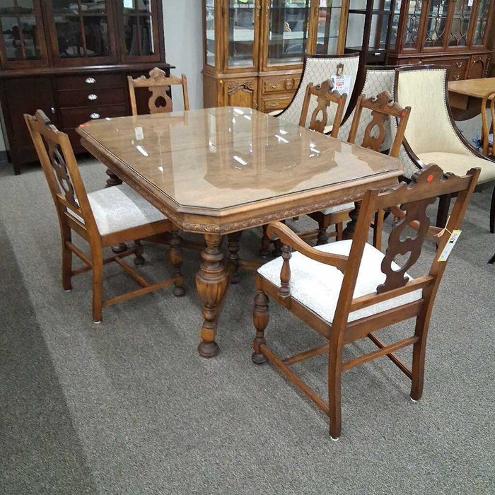Vintage Oak Table w/ 5 Chairs