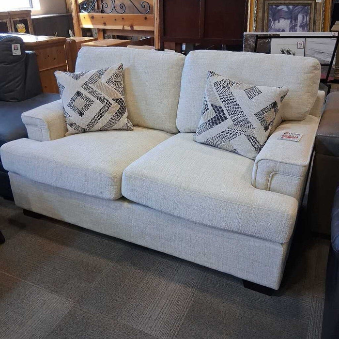 HOB 9603cr-2 Cream Loveseat