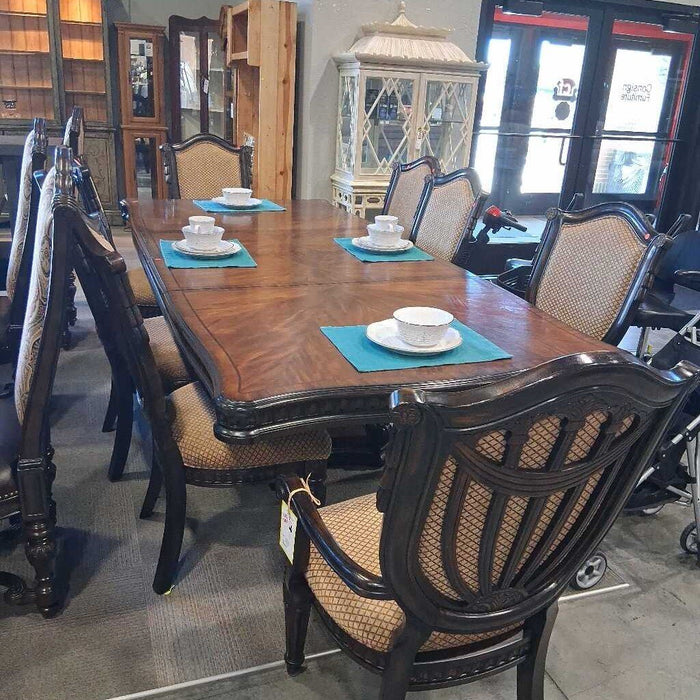 Tuscan Table w/ 8 Chairs & 2 Leaves