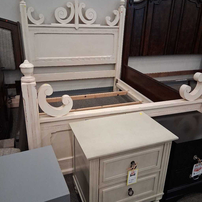 Vintage Queen White Bed