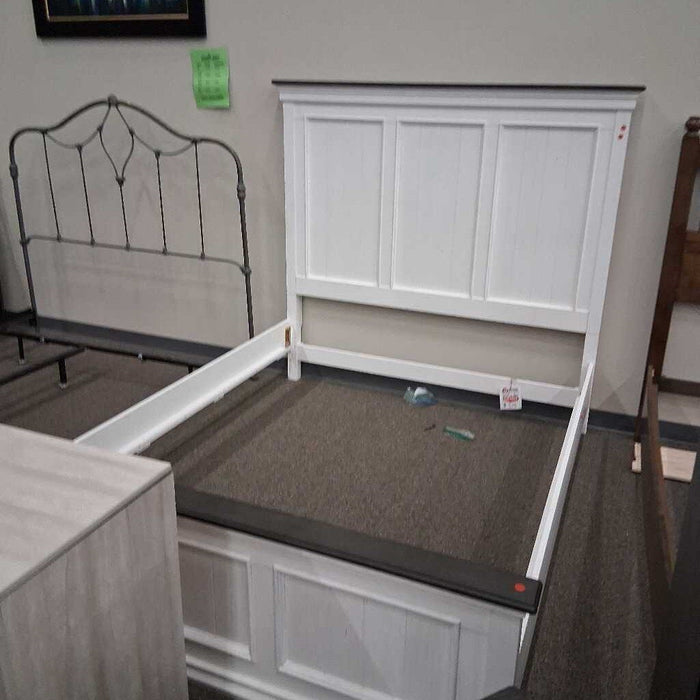Liberty "Allyson Park" Queen Bed