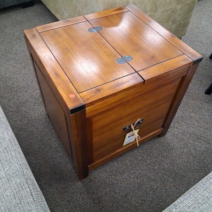 Vintage End Table w/ Flip-top Storage