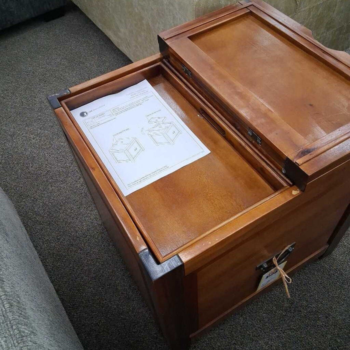 Vintage End Table w/ Flip-top Storage