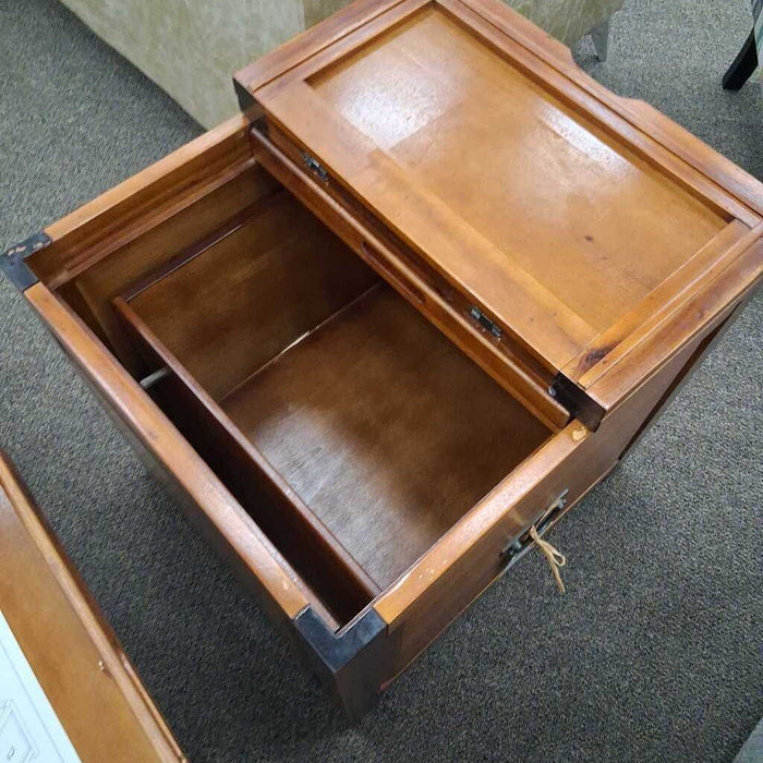 Vintage End Table w/ Flip-top Storage