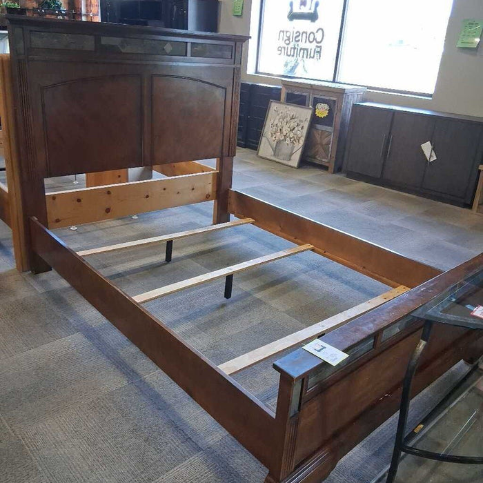 Slate Accent Wood Vintage Queen Bed