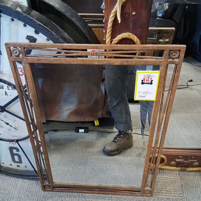 Brown Metal Entry Tbl w/ Mirror & Lamp