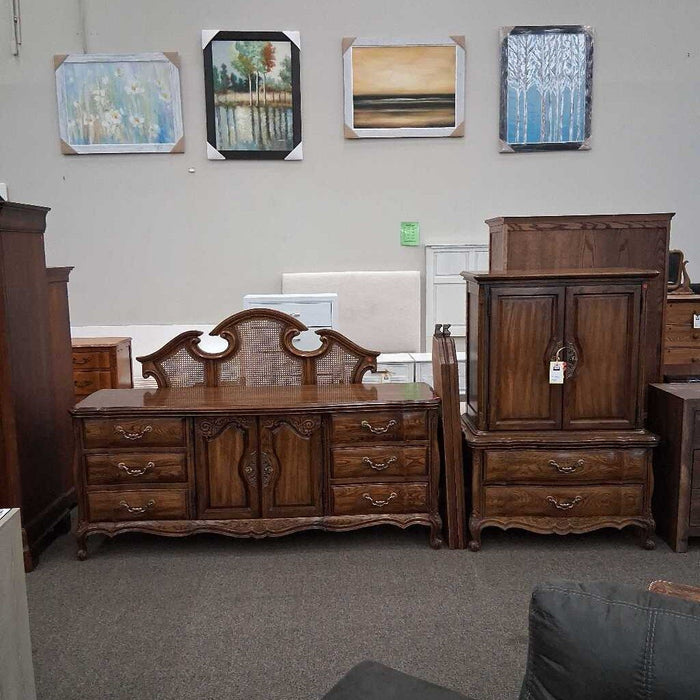 8pc. Vintage Oak Qu. Bedroom Set