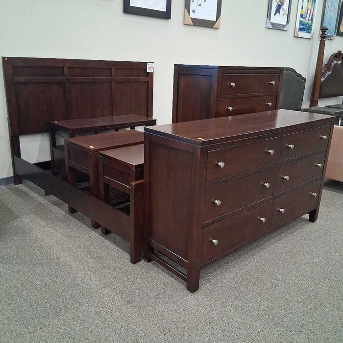 Bassett Dark 5pc. E.King Bedroom Set