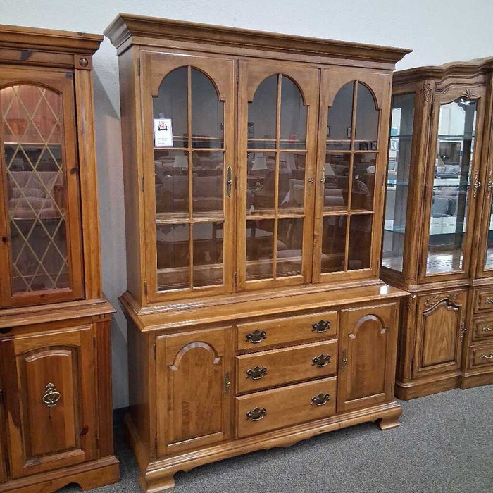 Ethan Allen 2 Pc. Maple Hutch