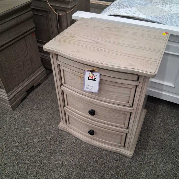 Taupe 3 Dwr Nightstand