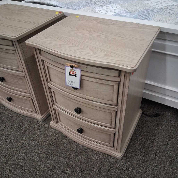 Taupe 3 Dwr Nightstand