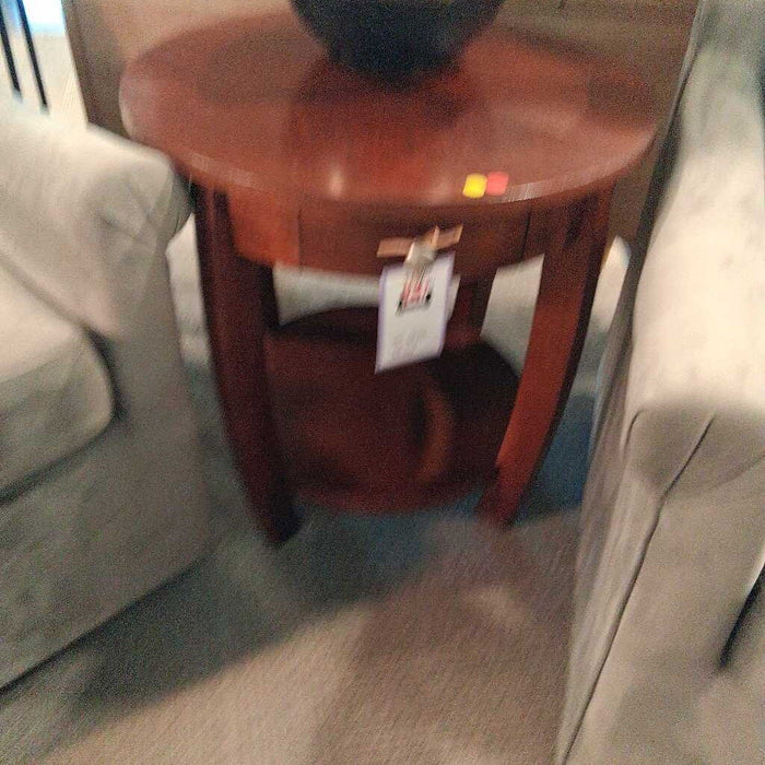 Round Wood End Table w/ Dwr