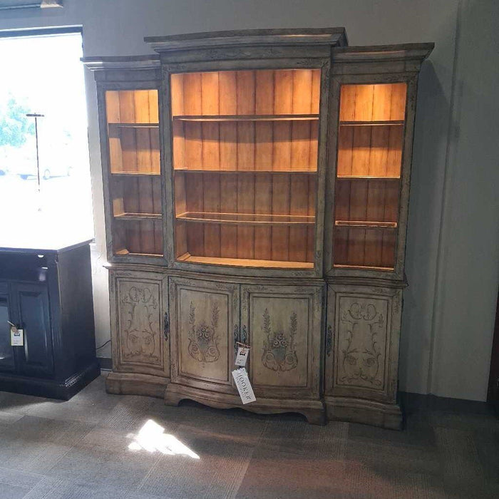 Hooker Painted 2 Pc Hutch