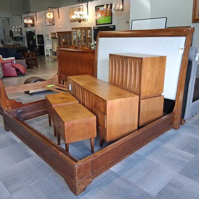 Stanley Fabric Panel E.King Bed