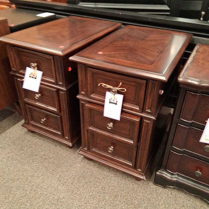 Hooker 3 Drawer Nightstand