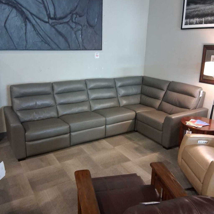 Southern Motion Gray Leather Pwr Sectional