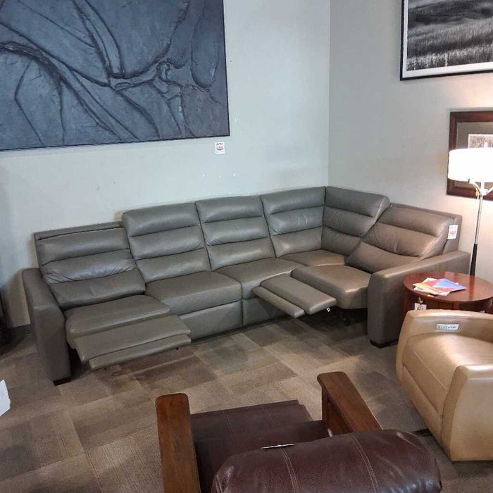 Southern Motion Gray Leather Pwr Sectional