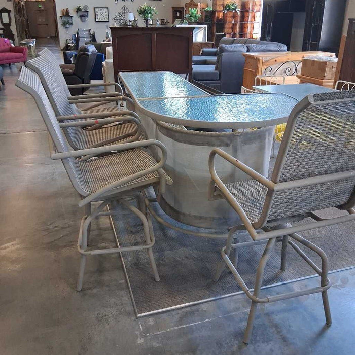 Patio Bar w/ 4 Stools