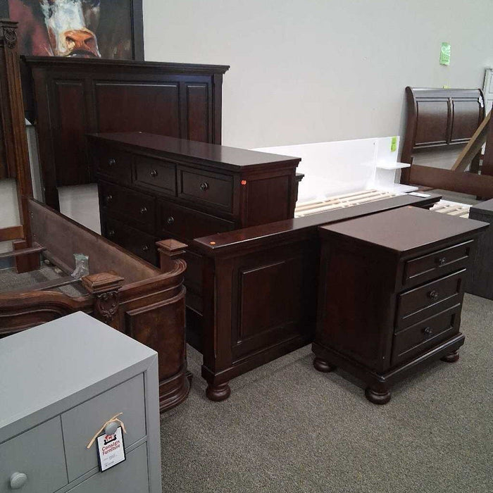 4 Pc. Queen Bedroom Set