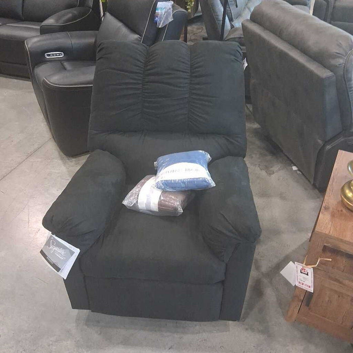 A 7500825 Darcy Rocker Recliner Black