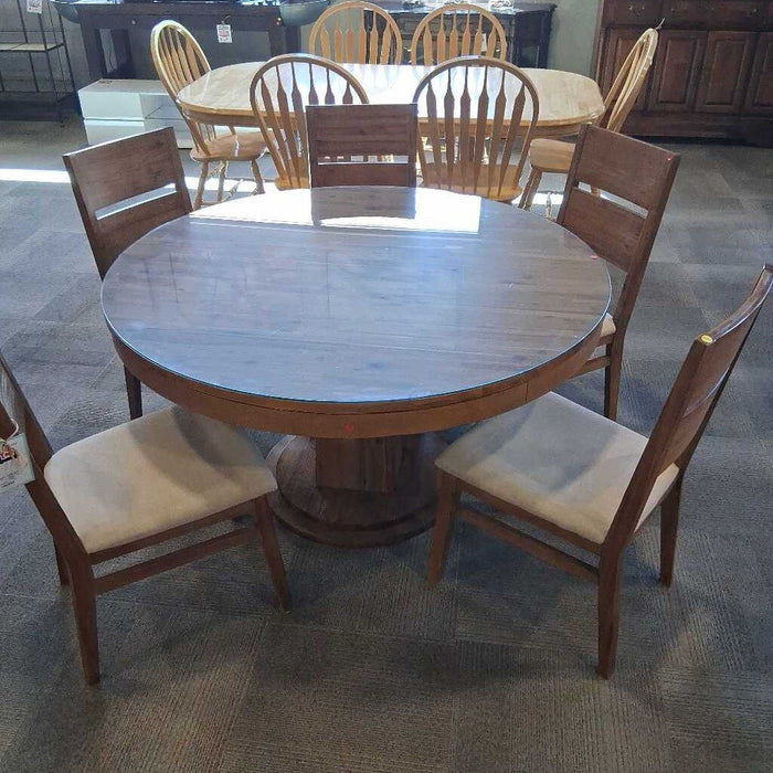 Cresant Fine Furniture Table w/ 5 Chairs
