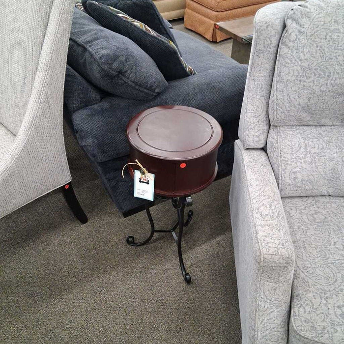 Small Round End Table w/ Metal Legs