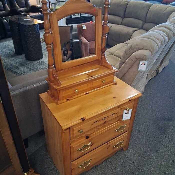 Notty Pine 3 Dwr Dresser w/ Mirror