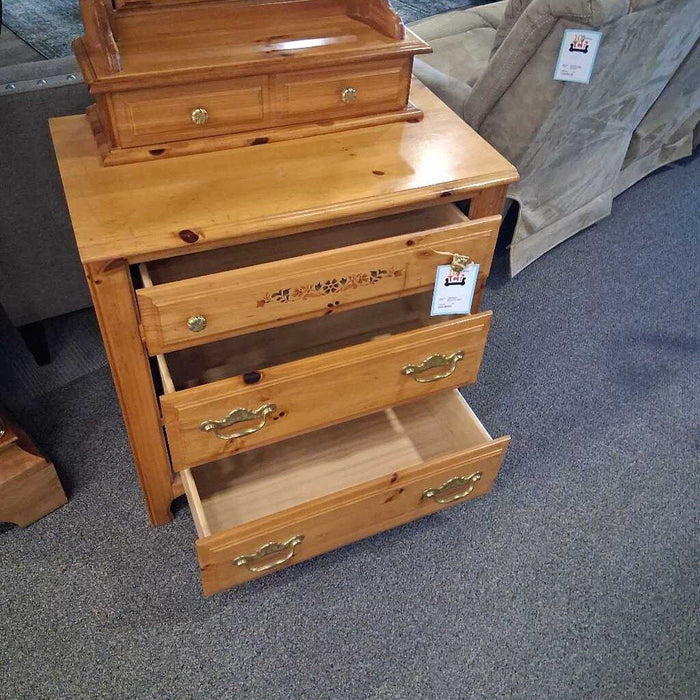 Notty Pine 3 Dwr Dresser w/ Mirror