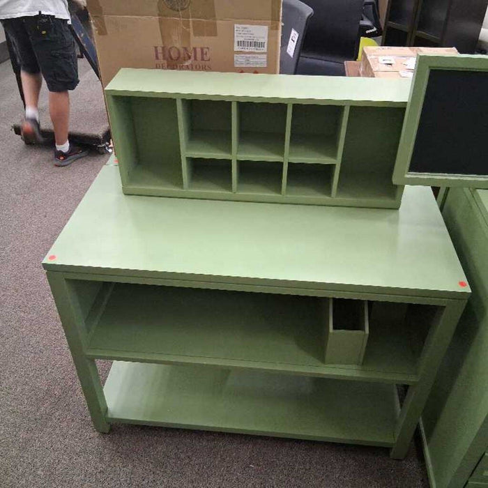 Green 12 Pc Crafting Table w/ Shelves