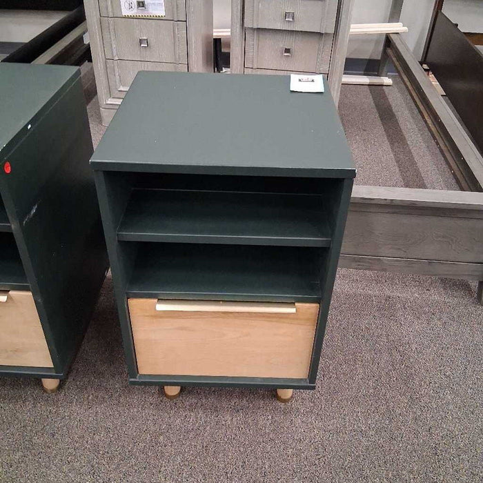 Dark Grn Nightstand w/ Dwr & Shelves