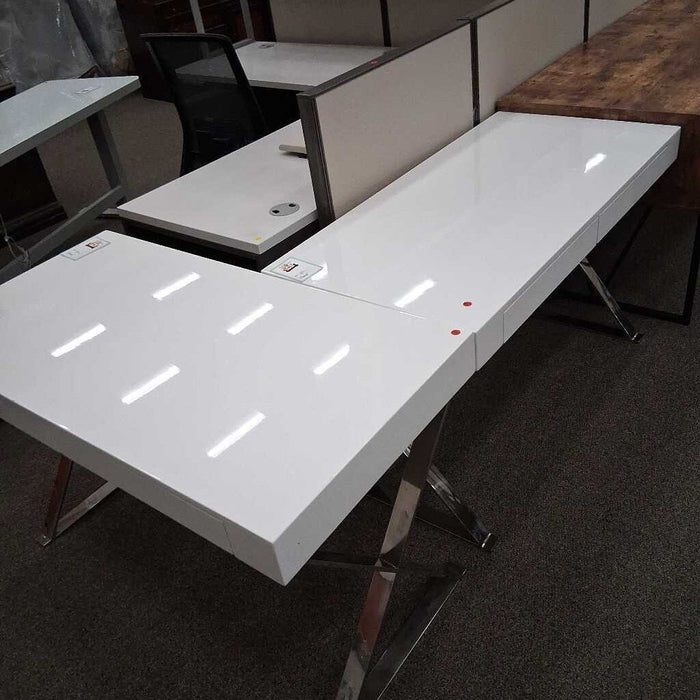 White Desk w/ Dwrs