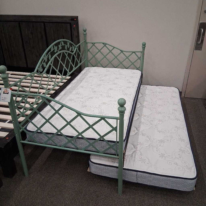 Green Daybed w/ Trundle & 2 Mattresses