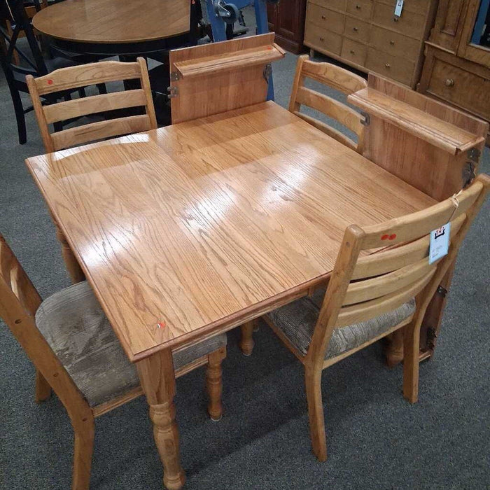 Oak Dining Table w/ 4 Chairs & 2 Leaves