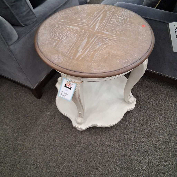 Ashley "Realyn" End Table