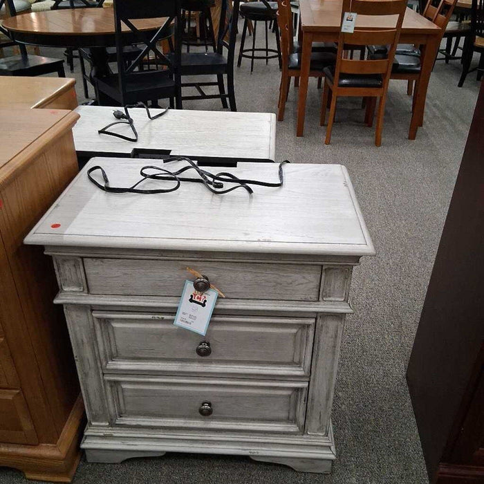 Gray 3 Dwr Nightstand