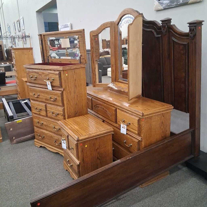 Oak Dresser w/ Mirror & Jewelry Box