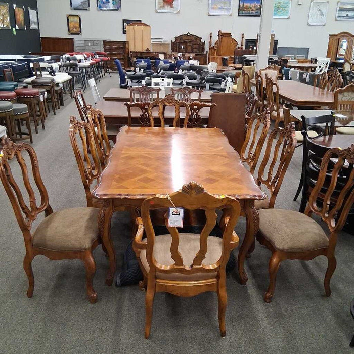 Dining Table w/ 2L & 8 Chairs (Faded)