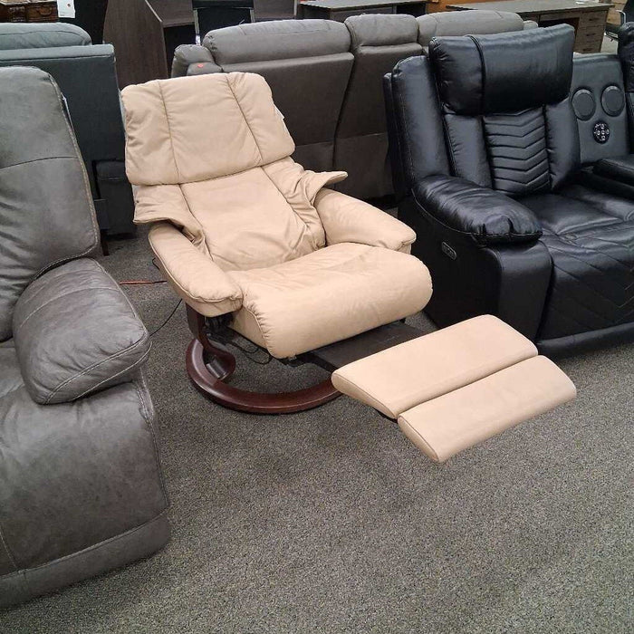 Ekornes Tan Pwr Recliner w/ Batt Backup