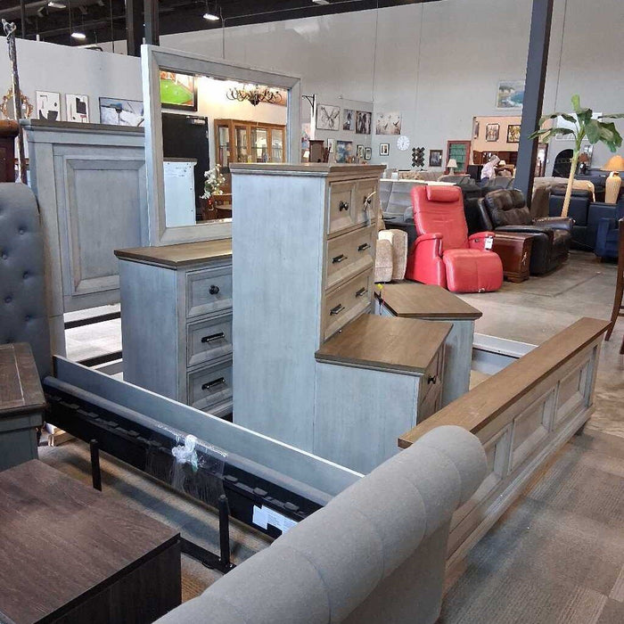 Gray New Classic 6 Pc Bedroom Set